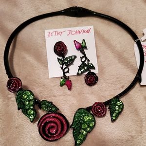 ❤️❤️Sold❤️❤️BETSEY JOHNSON BETSEYVILLA ROSE HINGE COLLAR PINK